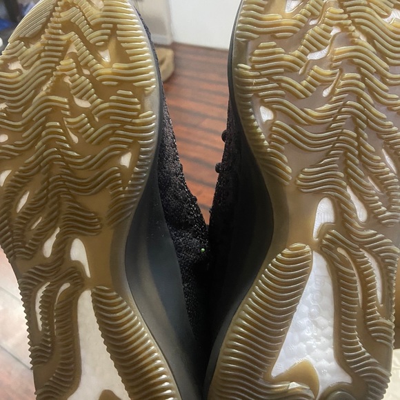 Yeezy Boost 380 “Onyx” - Picture 7 of 8